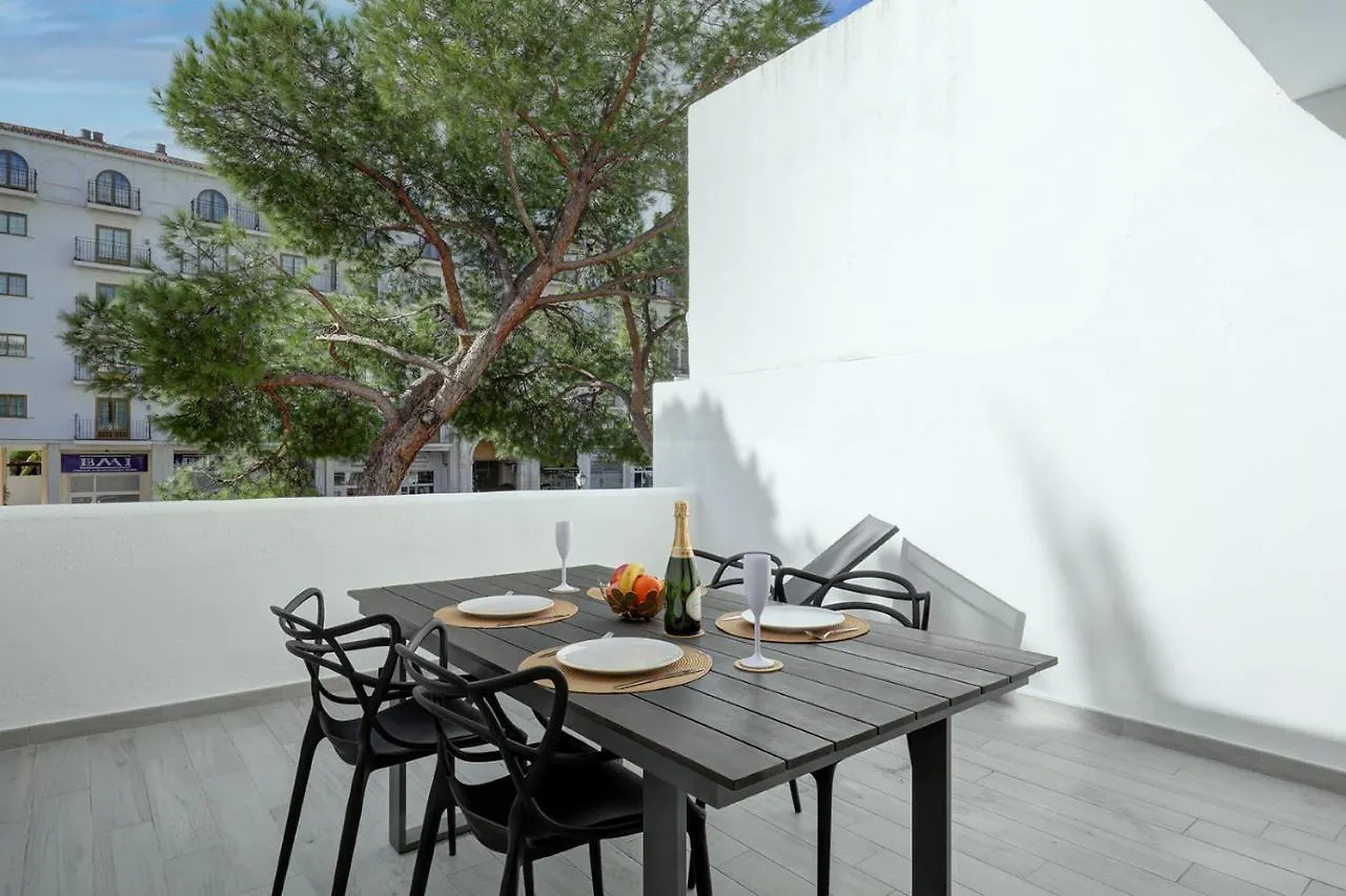 One Bedroom Apartment Walking Distance To Puerto Banus Marbella